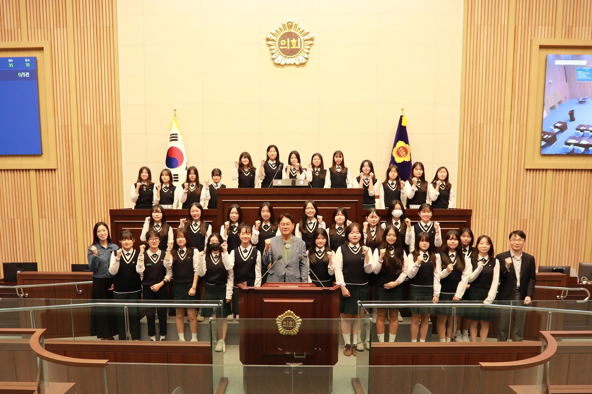 충북도의회, 충주 예성여중 대상 청소년 의회교실 운영