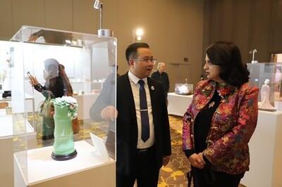 [PRNewswire] Xinhua Silk Road: 로스앤젤레스에서 '덕화 백자' 전시회 개최