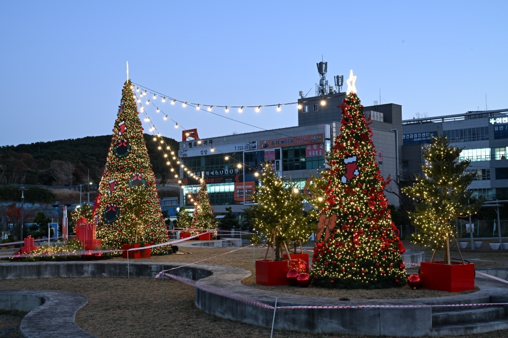 기장군, '오시리아 물음표 공원' 겨울 야간 경관 조성…지역 상권 활력 기대