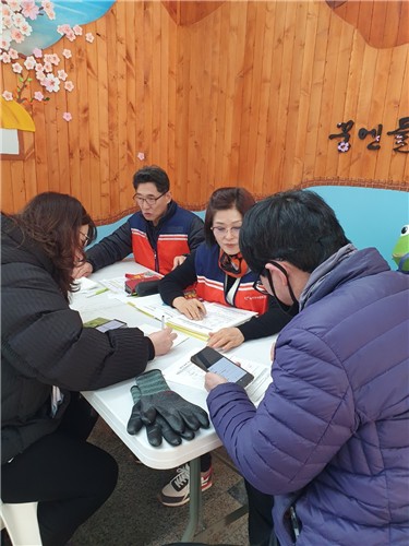 옥천군, 농어촌기본소득 신청률 '우뚝'…자원봉사자 손길로 이룬 성과