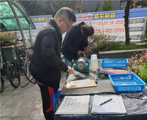 강북구, '찾아가는 우산 수리·칼 갈이 사업' 운영
