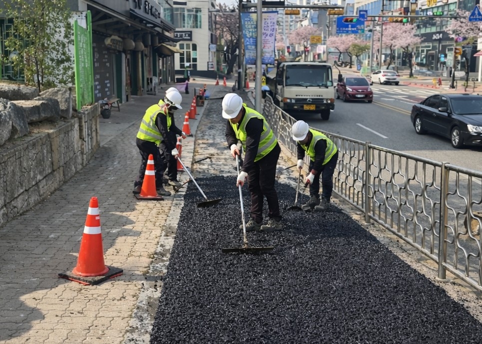익산시, 인도 정비 본격…안전한 보행 환경 조성