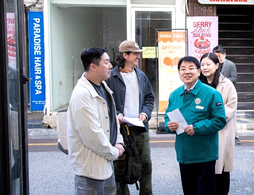 윤일현 금정구청장, 부산대 상권 '로컬 1호점 거리' 조성 현장 점검