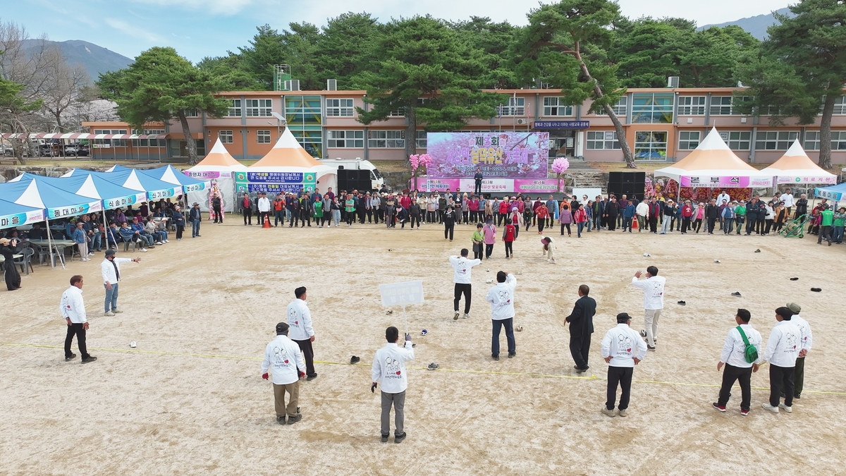 함양 서상면 '남덕유산 대축제' 성황… 벚꽃 아래 800여 명 운집