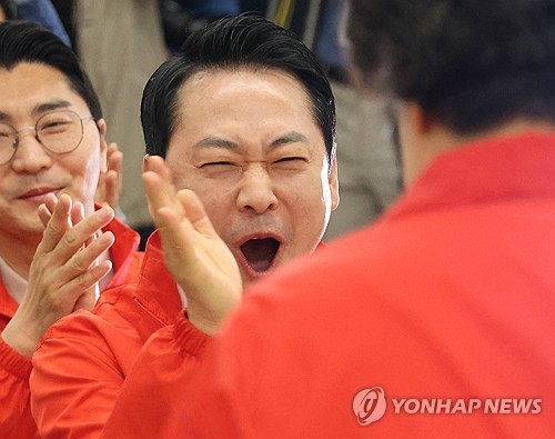 환호하는 장동혁 대표