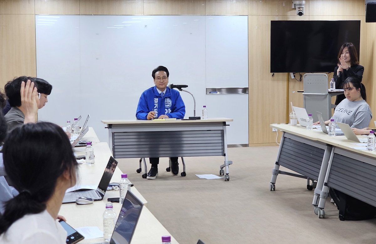 출입기자단 공동인터뷰하는 안민석 경기도교육감 후보