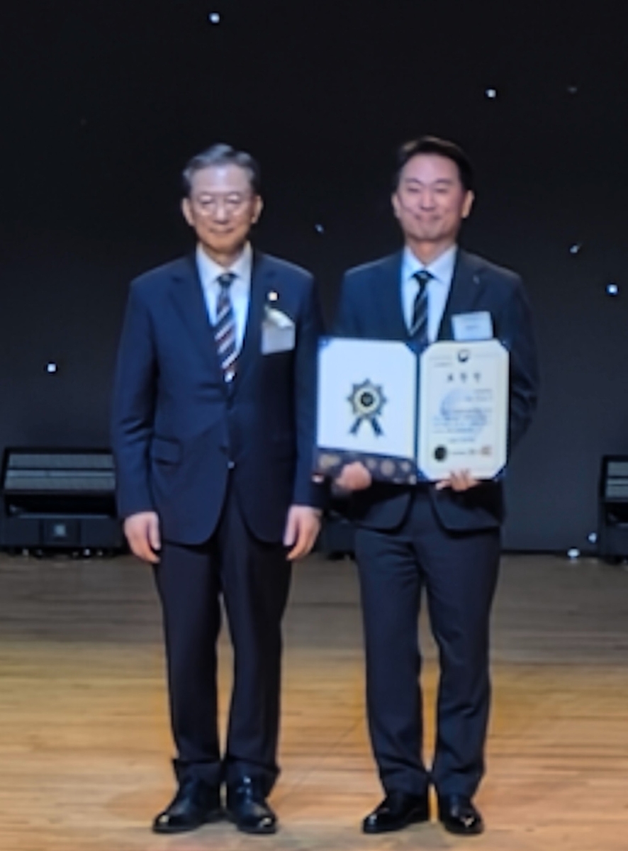 임동진 이민정책학회장, 세계인의날 법무부장관 표창 