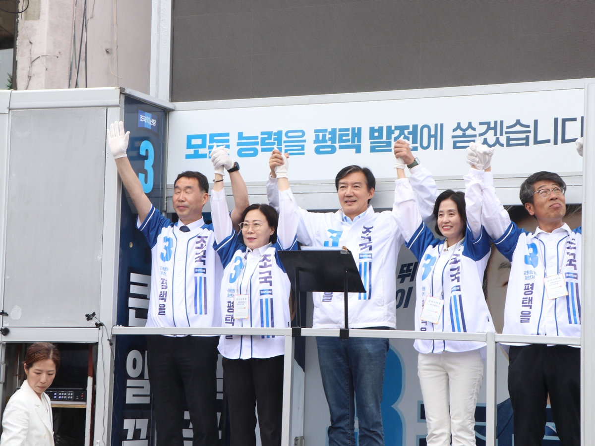 선거 유세하는 조국혁신당 조국 후보
