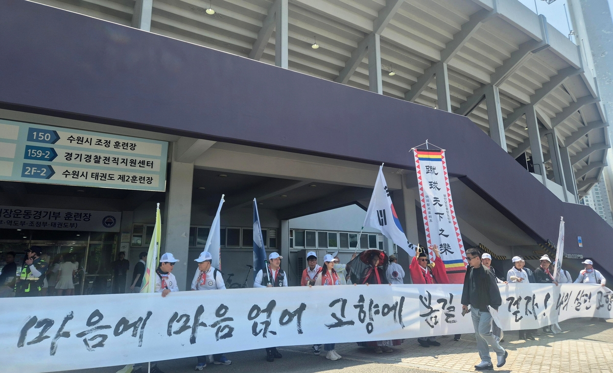 평안남도도민회를 중심으로 꾸려진 실향민 응원단