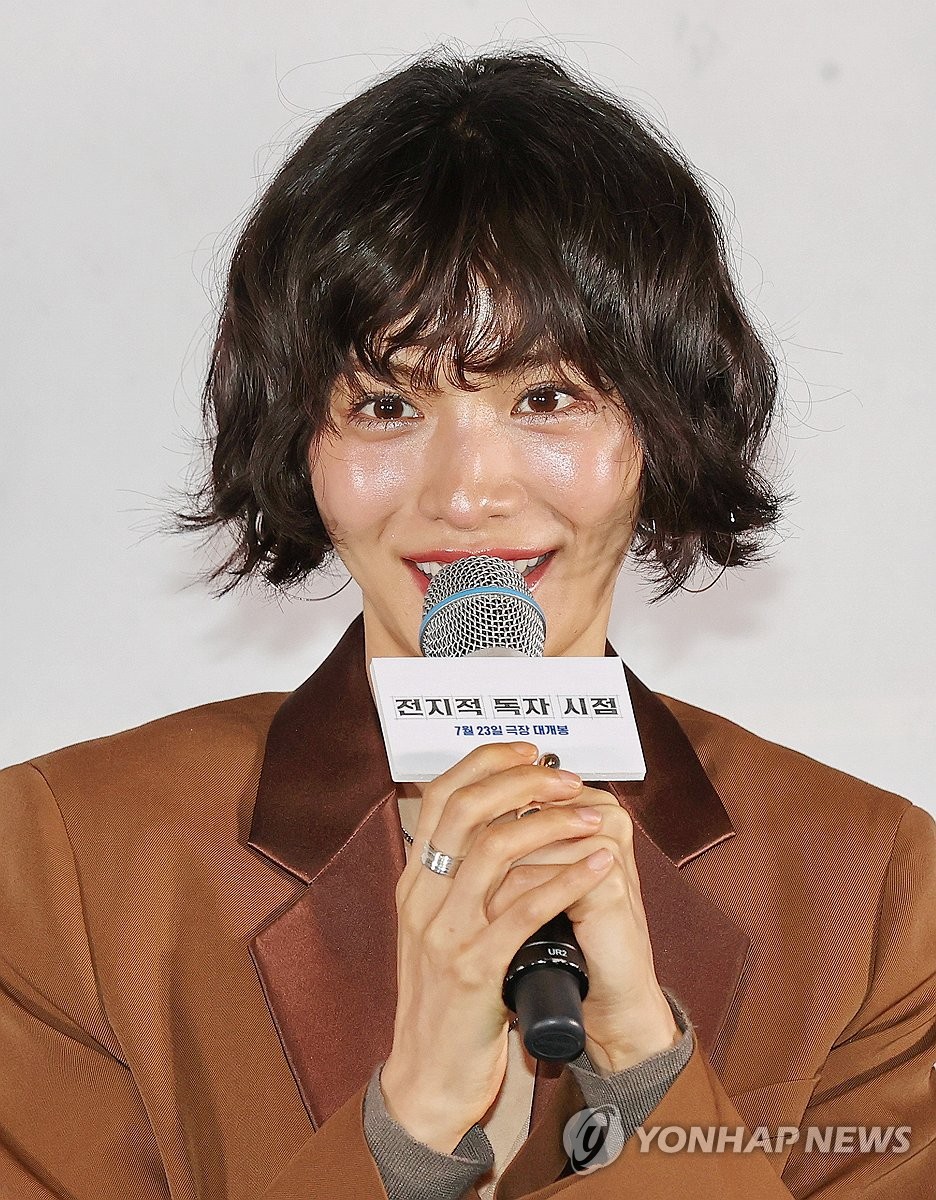 인사말하는 나나