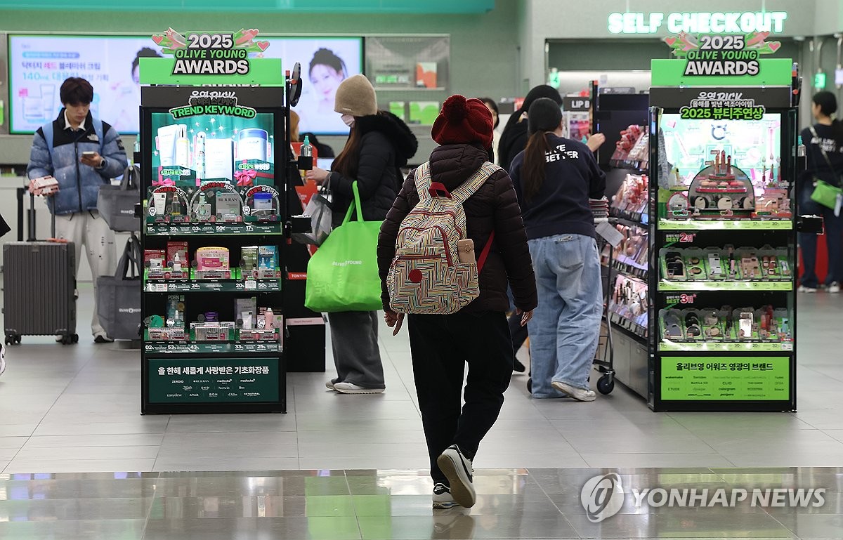 가성비 중심 소비 이어가는 외국인 관광객들