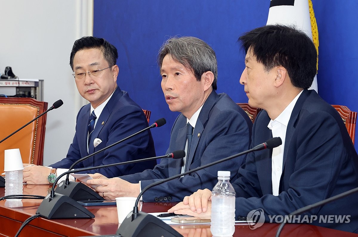 기자 간담회 하는 정원오 후보 캠프 이인영 선대위원장