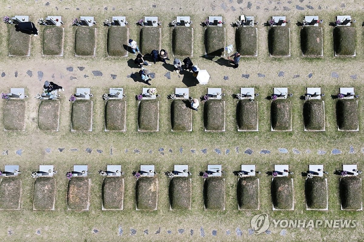 5·18민주묘지 추모 발길