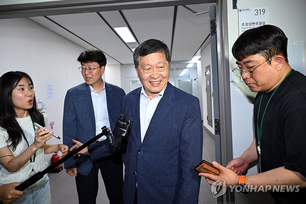 답변하는 박수근 중노위원장