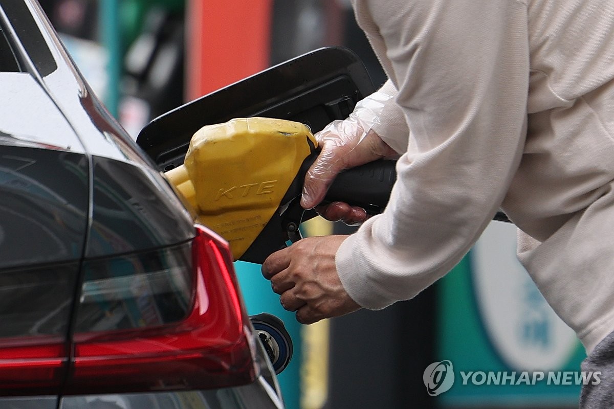 유류세 인하 2개월 연장…인하 폭은 유지