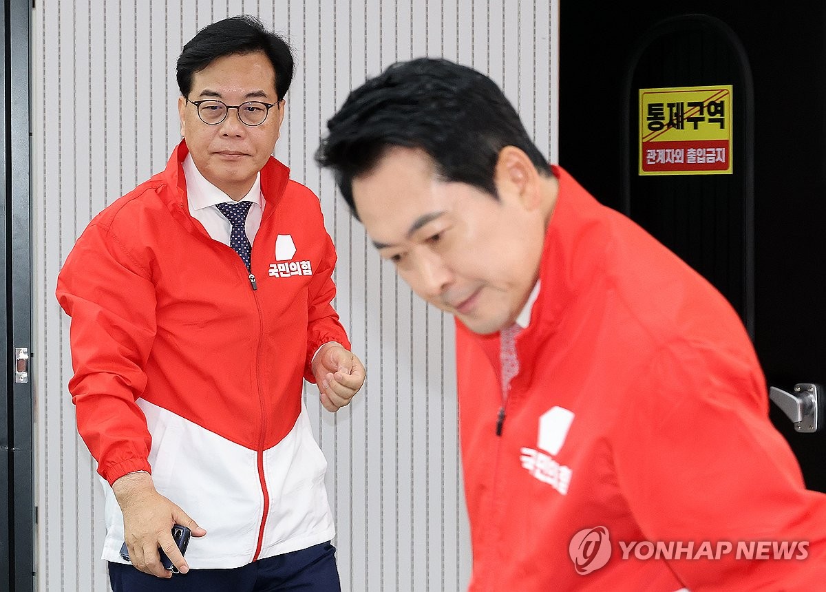 중앙선대위 입장하는 장동혁·송언석