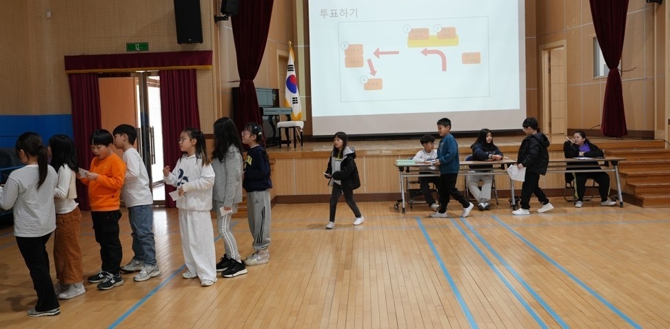 청송 파천초등학교의 전교학생회 선거 모습