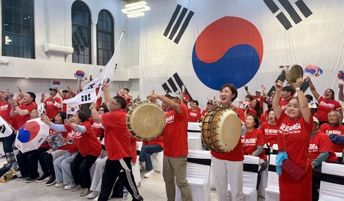 대표팀 첫 승 축하하는 美한인들