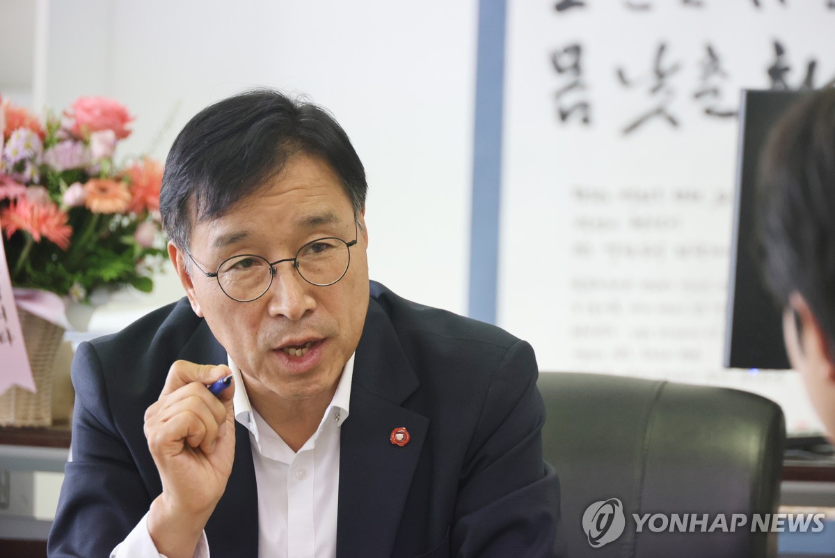 연합뉴스와 인터뷰하는 위성곤 제주지사 당선인