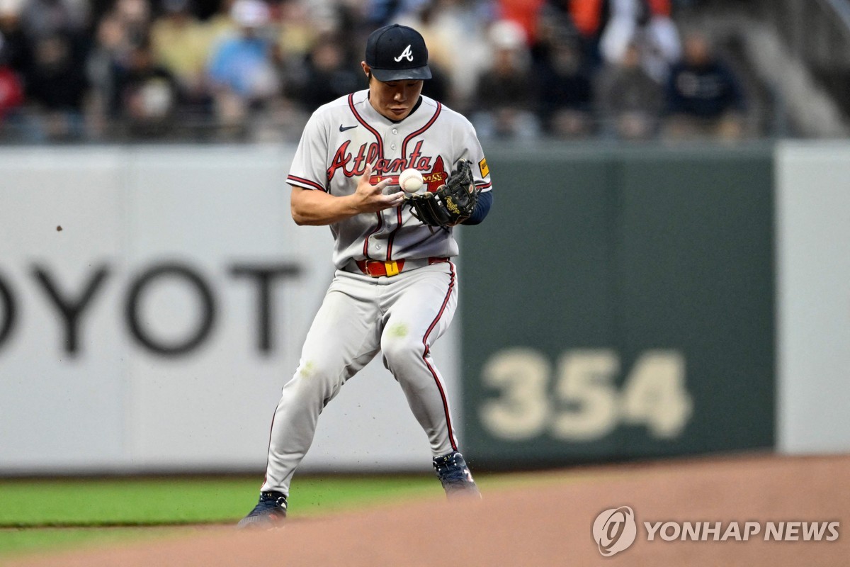 수비하는 김하성