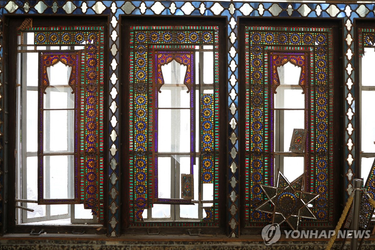 테헤란 골레스탄 궁전의 깨진 창문