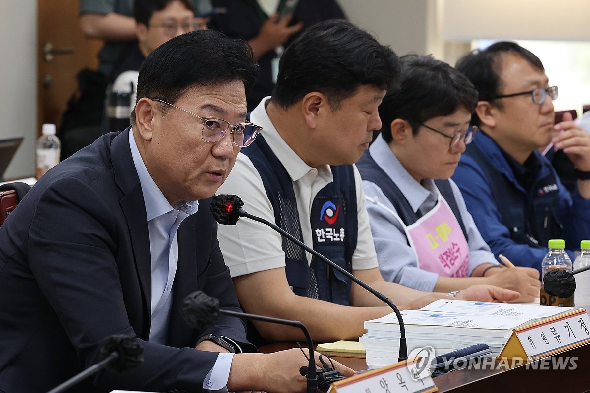 발언하는 류기정 사용자위원