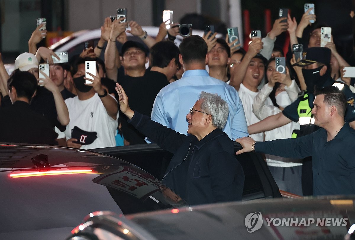 최태원 회장과 깐부회동 마친 젠슨 황