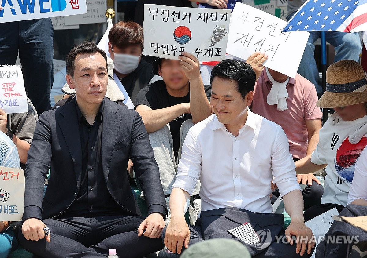 개표소 앞 지키는 장동혁 대표