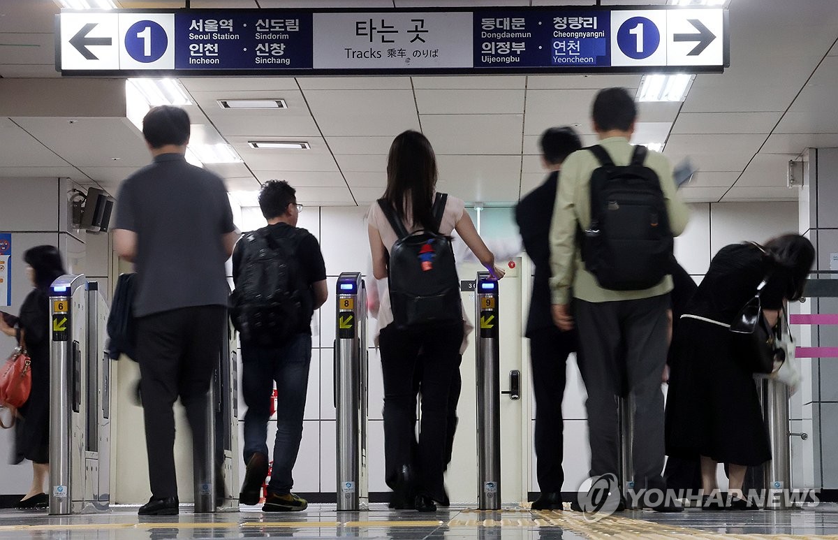 서울시, '지하철 무임승차 70세·버스로 확대' 공청회 추진
