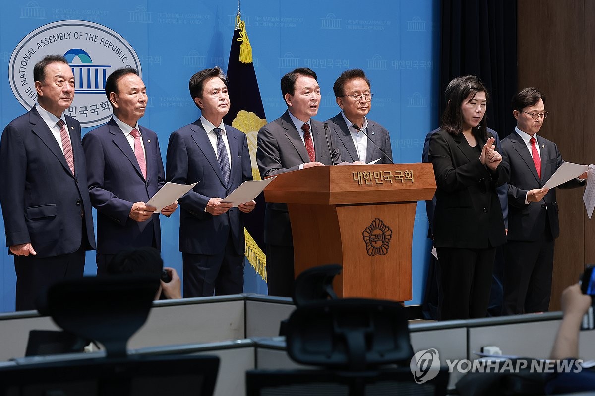 '호남 반도체 투자' 기자회견하는 국민의힘 충청권 의원·도지사