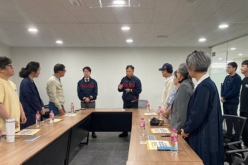 롯데 구단 항의 방문한 노무현 재단 