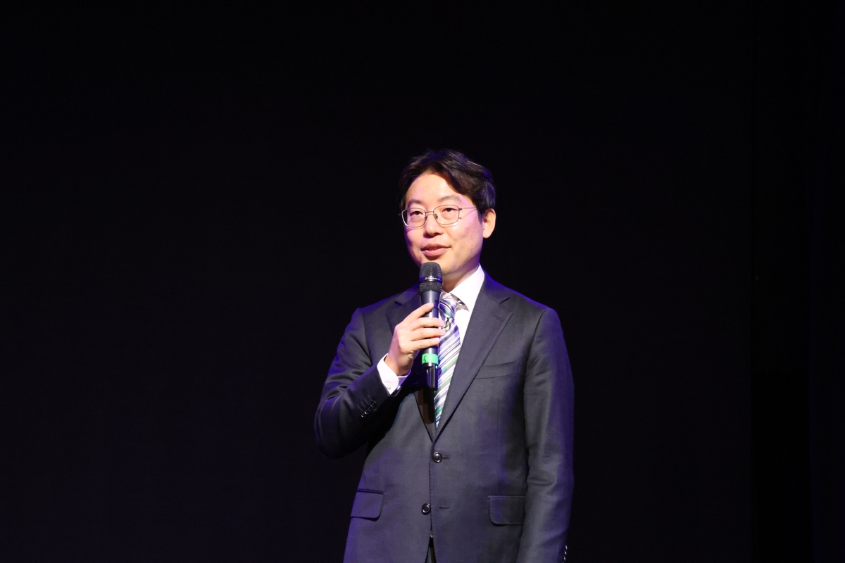 인사말 하는 구본철 주카자흐스탄 한국문화원장