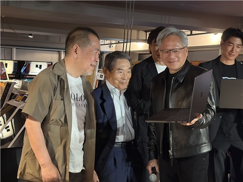 세가와 엔비디아 파트너십 이벤트에 참석한 젠슨 황
