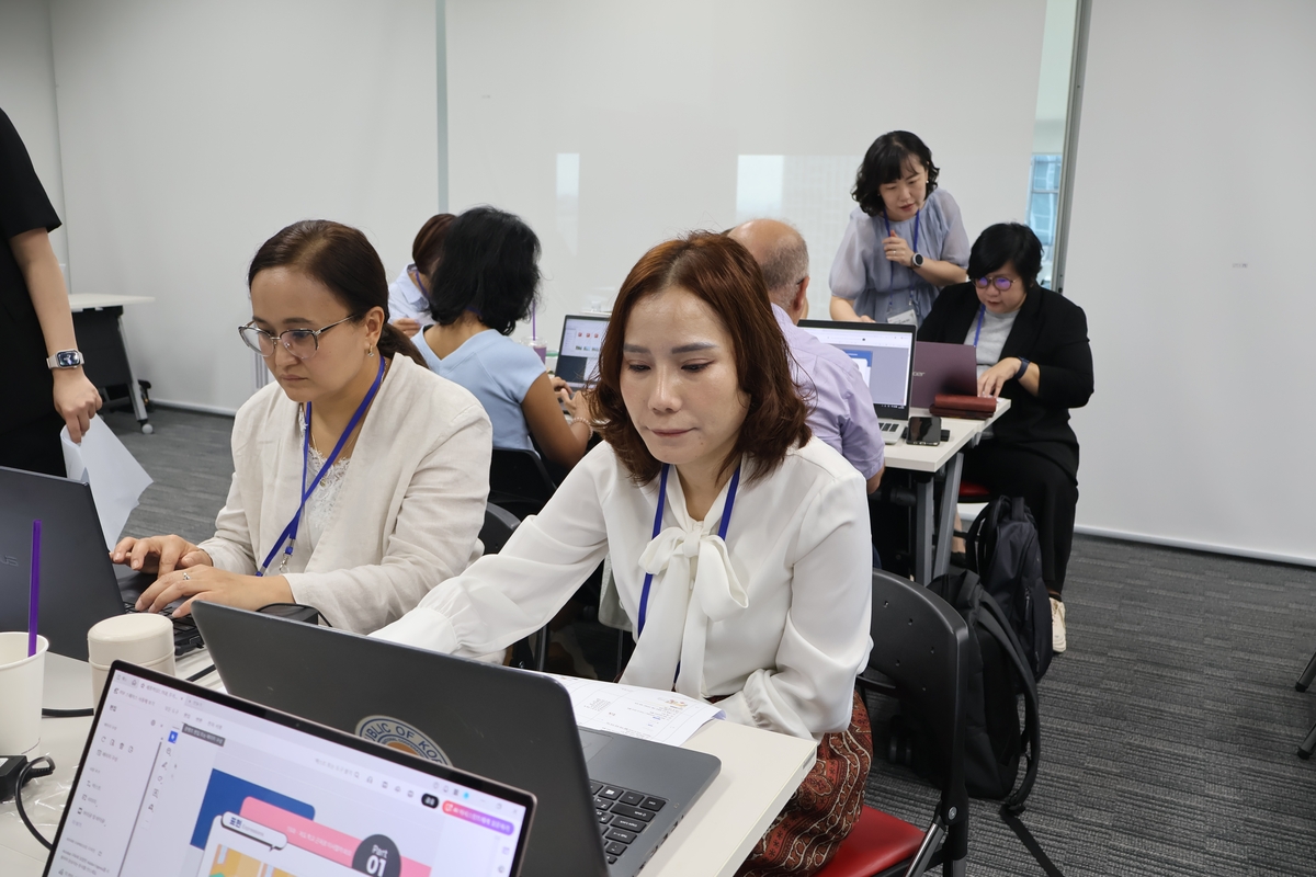 KF 글로벌 e-스쿨 한국어 교원 초청 연수 중 AI 활용 워크숍