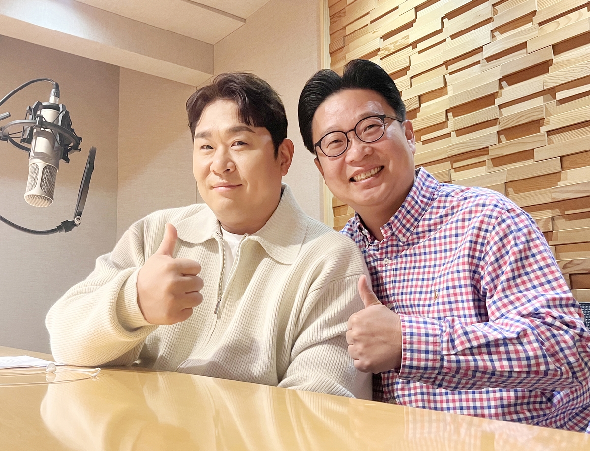 방송인 문세윤(왼쪽)과 서경덕 성신여대 교수