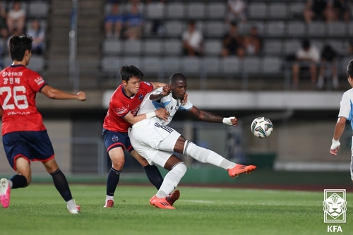 울산 HD와 울산시민축구단의 경기 장면