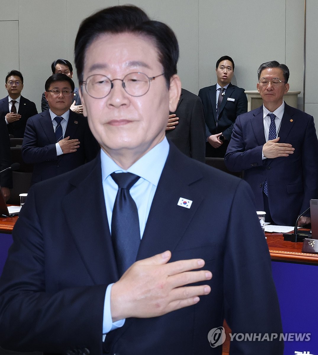국무회의 참석한 이재명 대통령과 정성호 법무부 장관