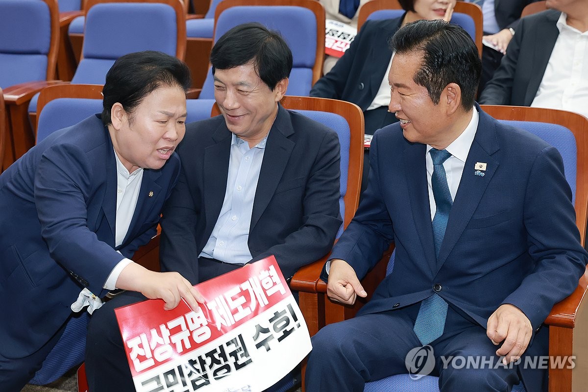 대화하는 민주당 정청래 대표-문정복·이성윤 최고위원