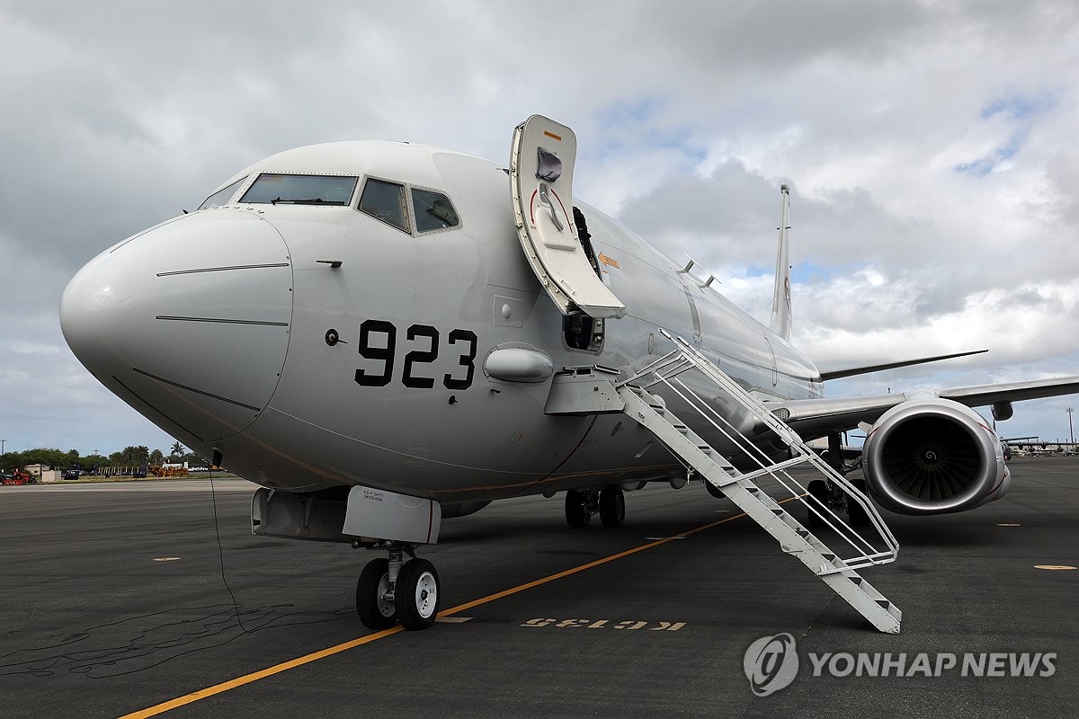 이륙 앞둔 해군 P-8A