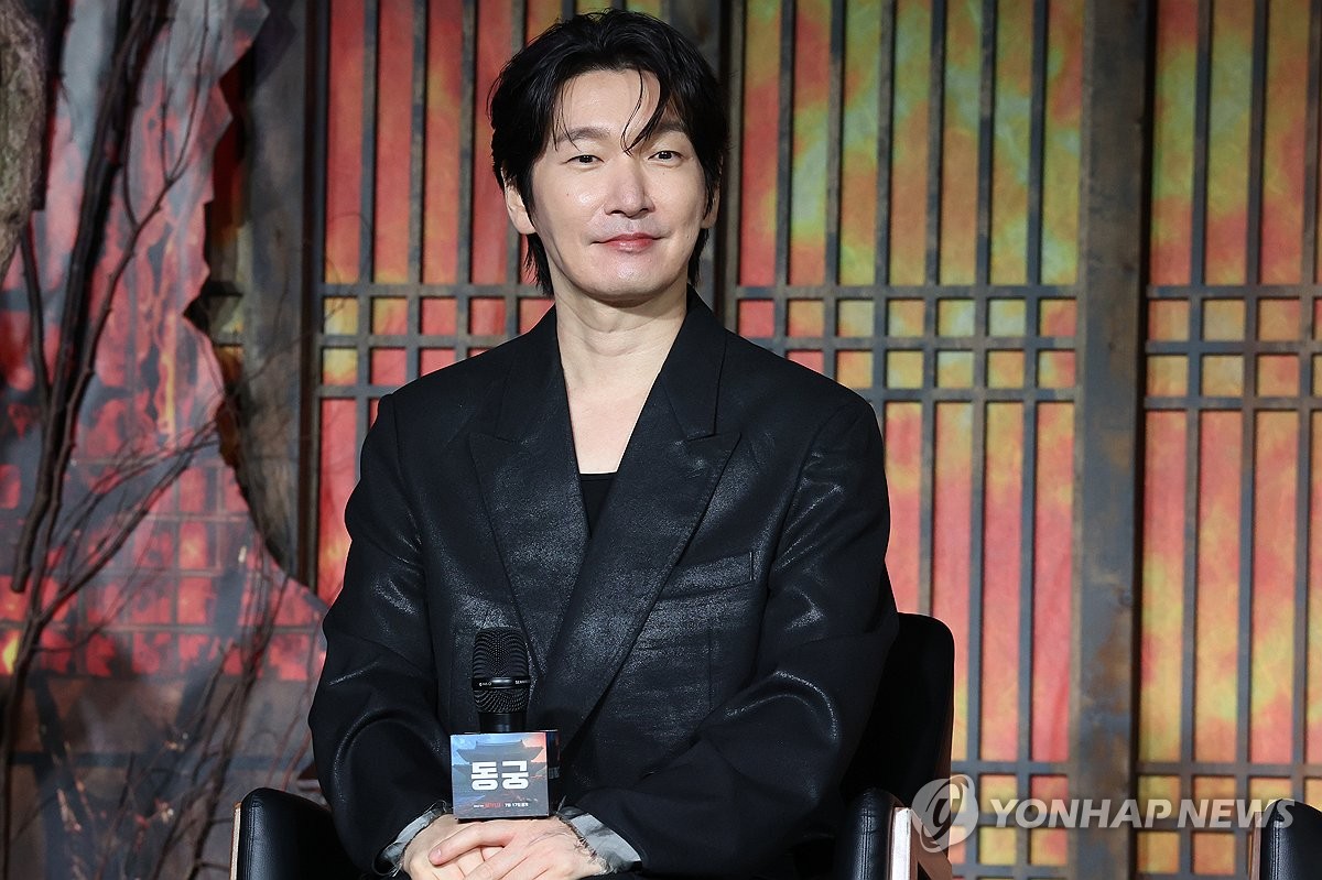 질문 듣는 조승우