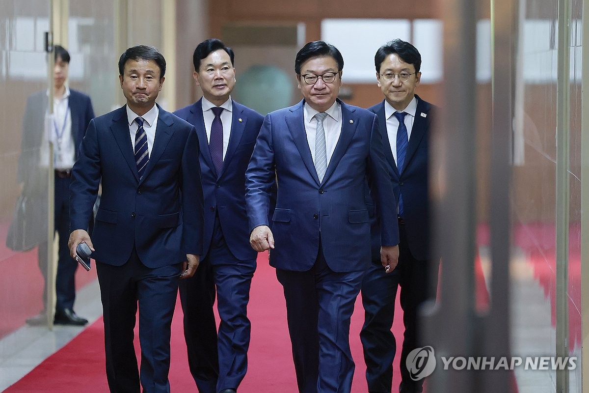 의장실에서 나오는 여야 원내대표