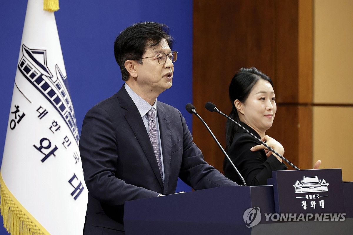 인사 브리핑 하는 성기홍 홍보수석
