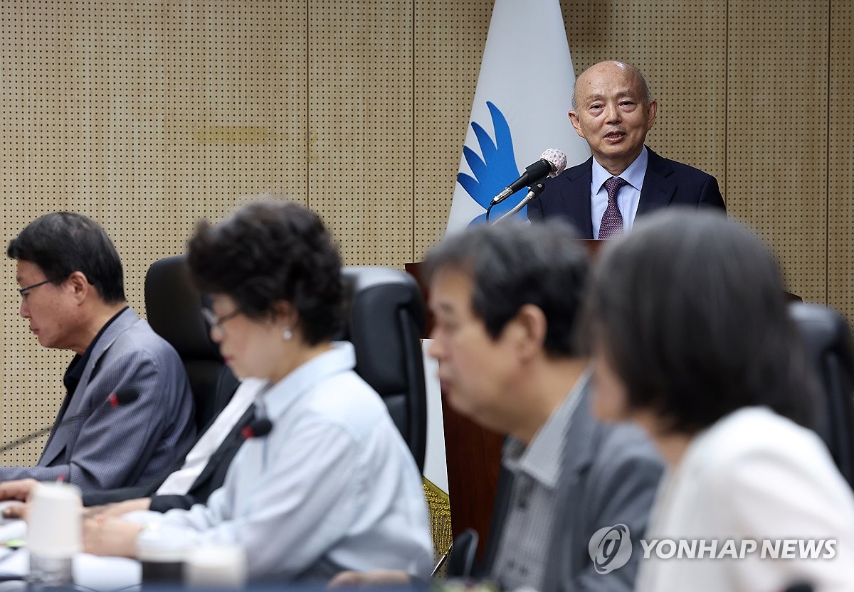 발언하는 안창호 인권위원장