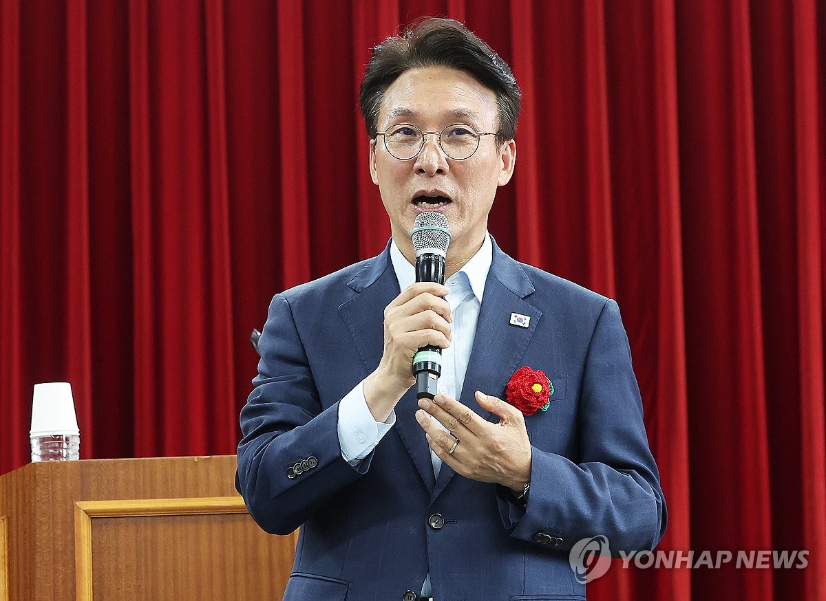 인사말 하는 김민석 전 총리