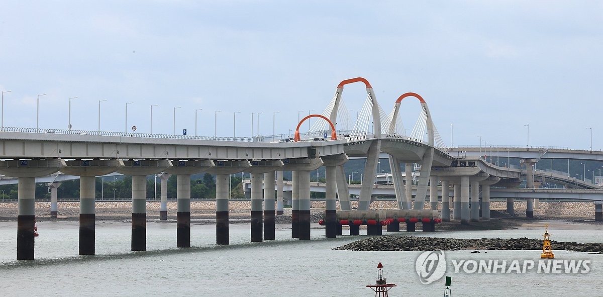 지난 14일 개통한 신도평화대교