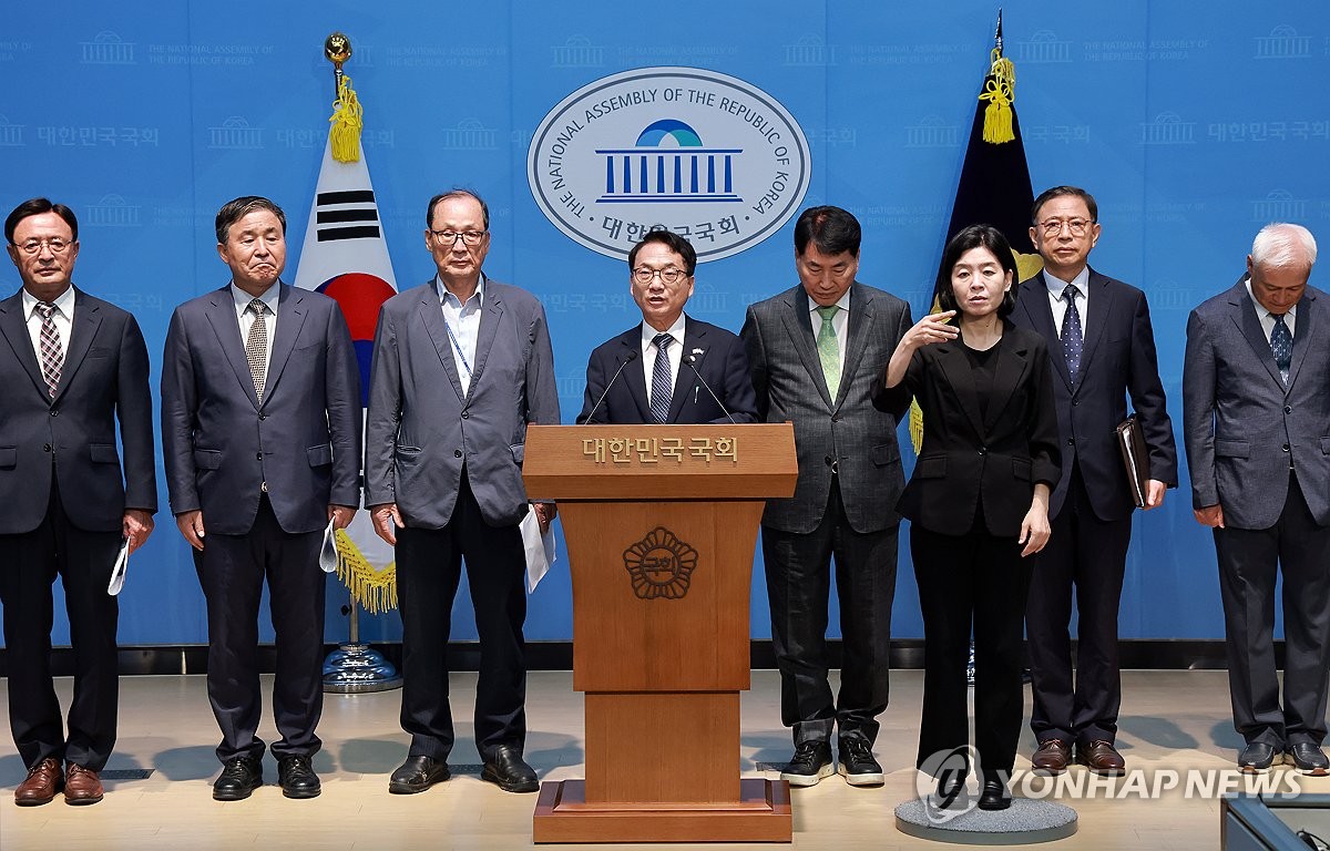 예비역장군단과 국군사관학교 창설 지지 선언하는 민주당 박선원 의원