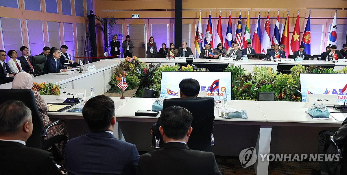 발언하는 조현 외교부 장관