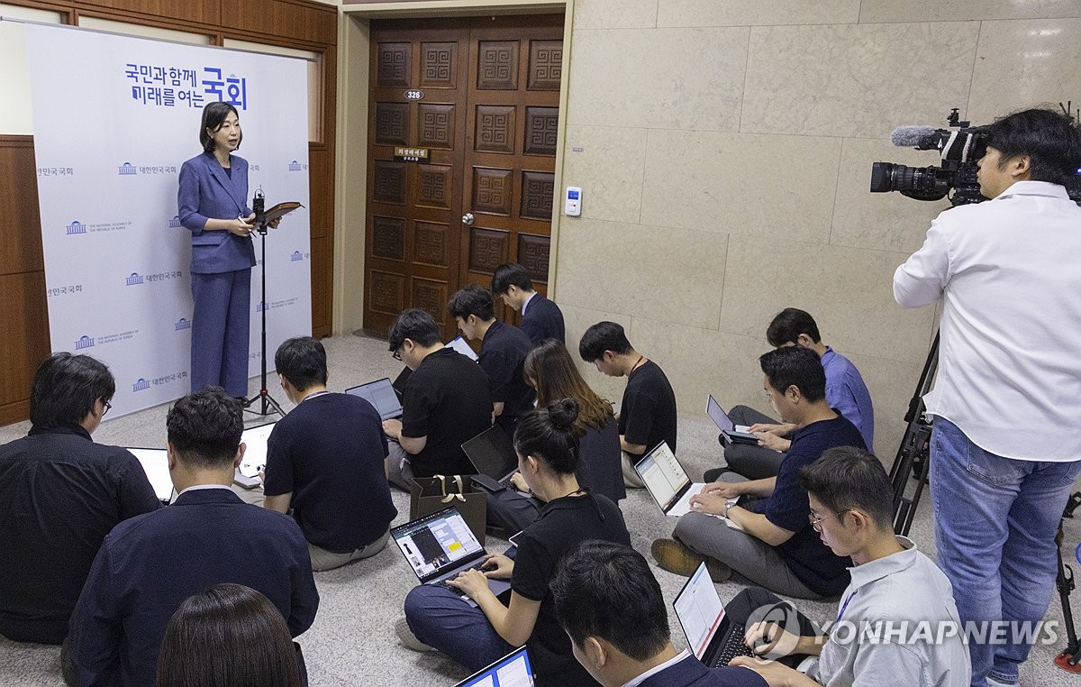 개헌 관련 국회의장 입장 밝히는 장현주 국회 공보소통수석