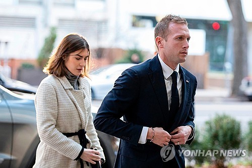 맥스 밀러 미 연방 하원의원(오른쪽)과 그의 이혼한 전 부인 에밀리 모레노