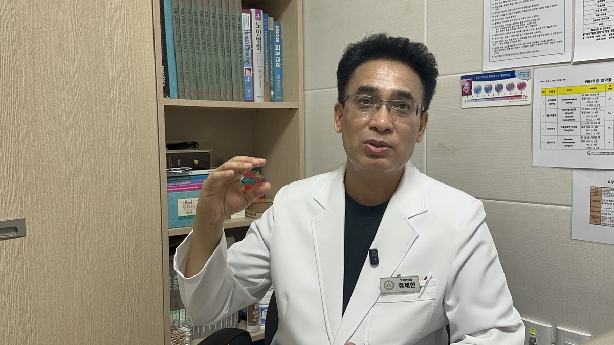 연합뉴스 인터뷰서 다문화 관련 의견 밝히는 네팔 출신 의사 정제한 씨